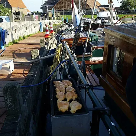 Tjalkjacht Pelikaan Pensionat Volendam